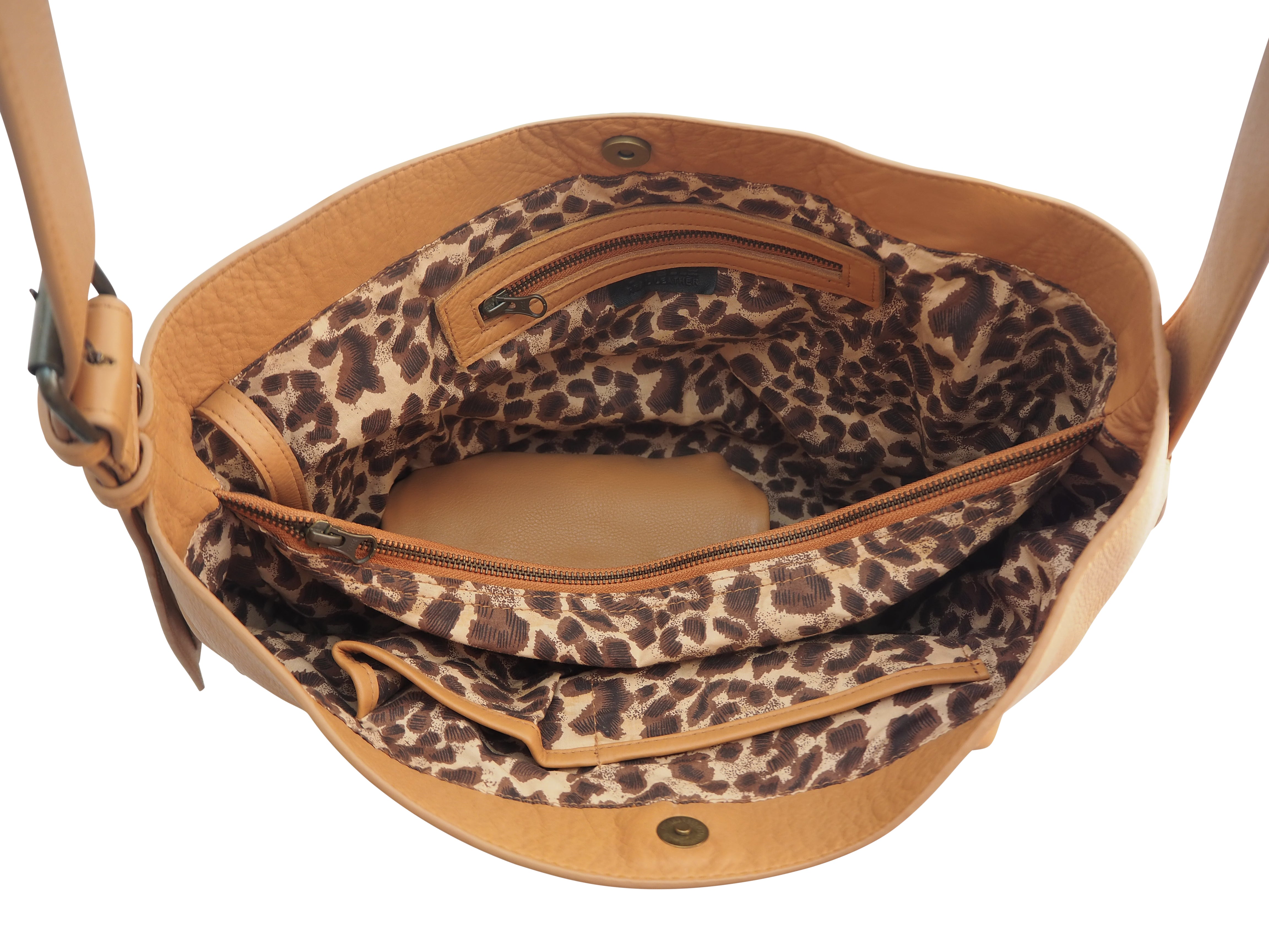 Cadelle Piper camel leather shoulder bag with structured design inside view