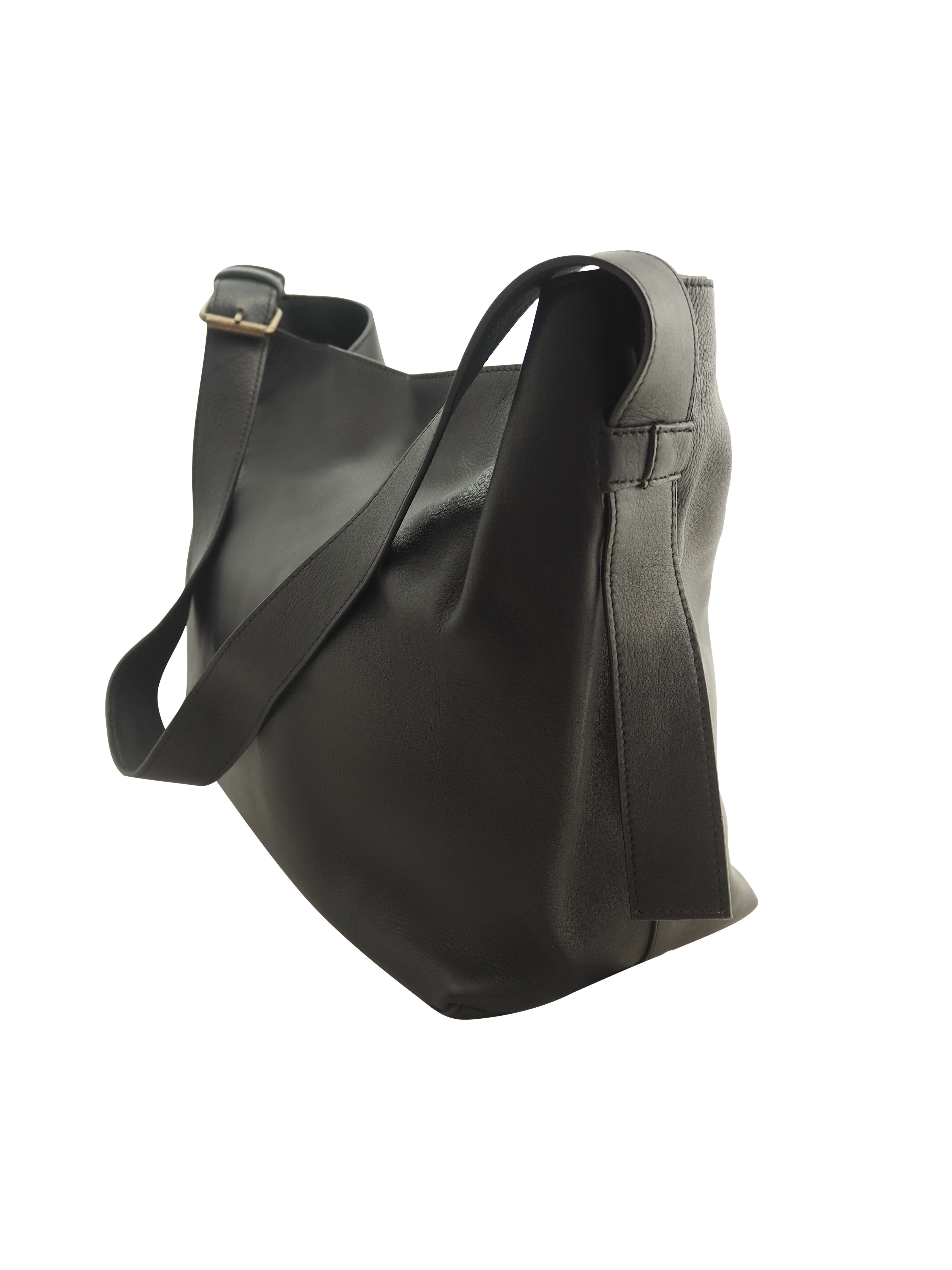 Cadelle Piper black leather shoulder bag with structured design side view