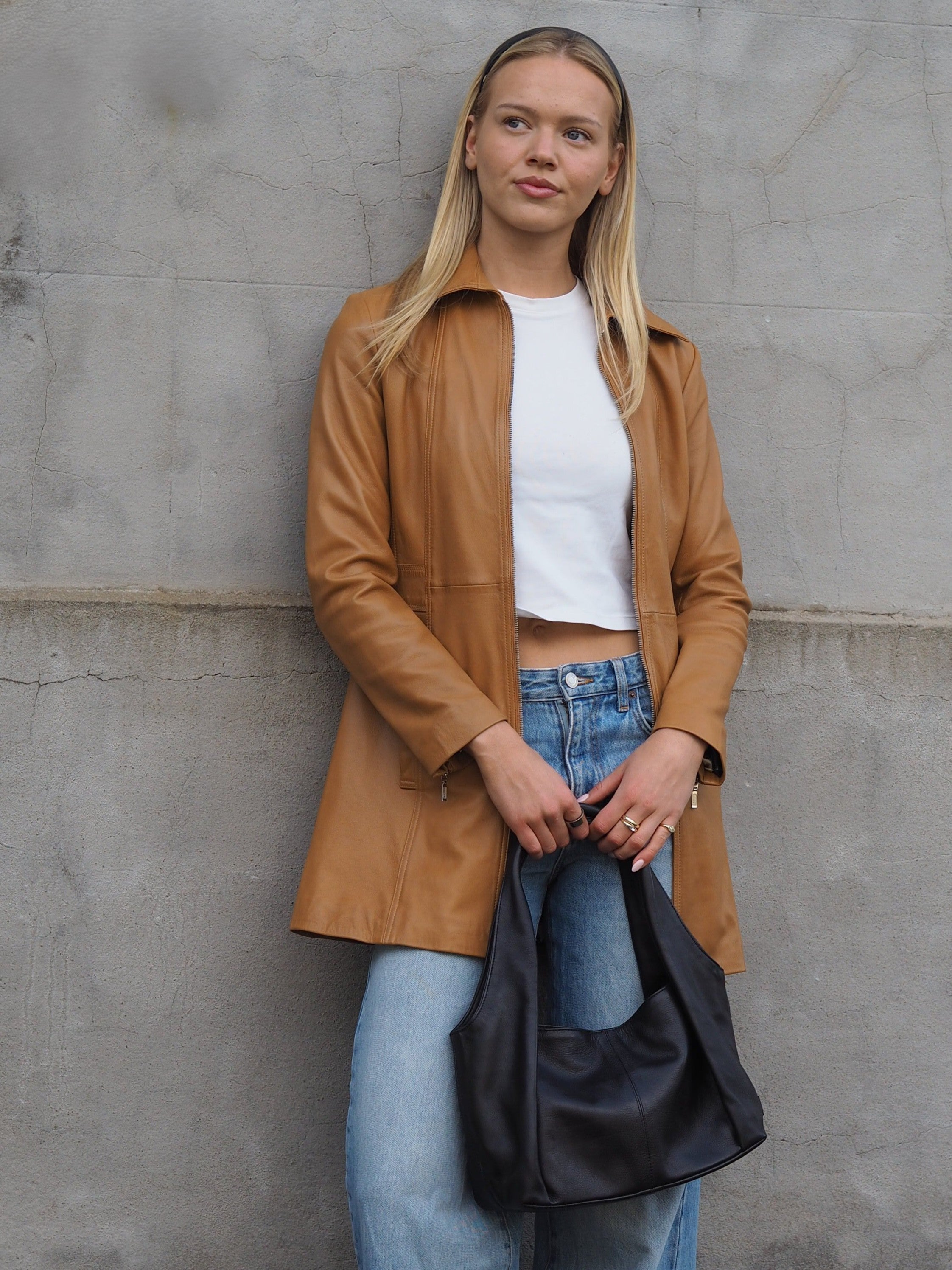 Cadelle Peta black leather handbag with structured tote silhouette front view