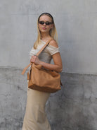Cadelle Piper camel leather shoulder bag with structured design side view